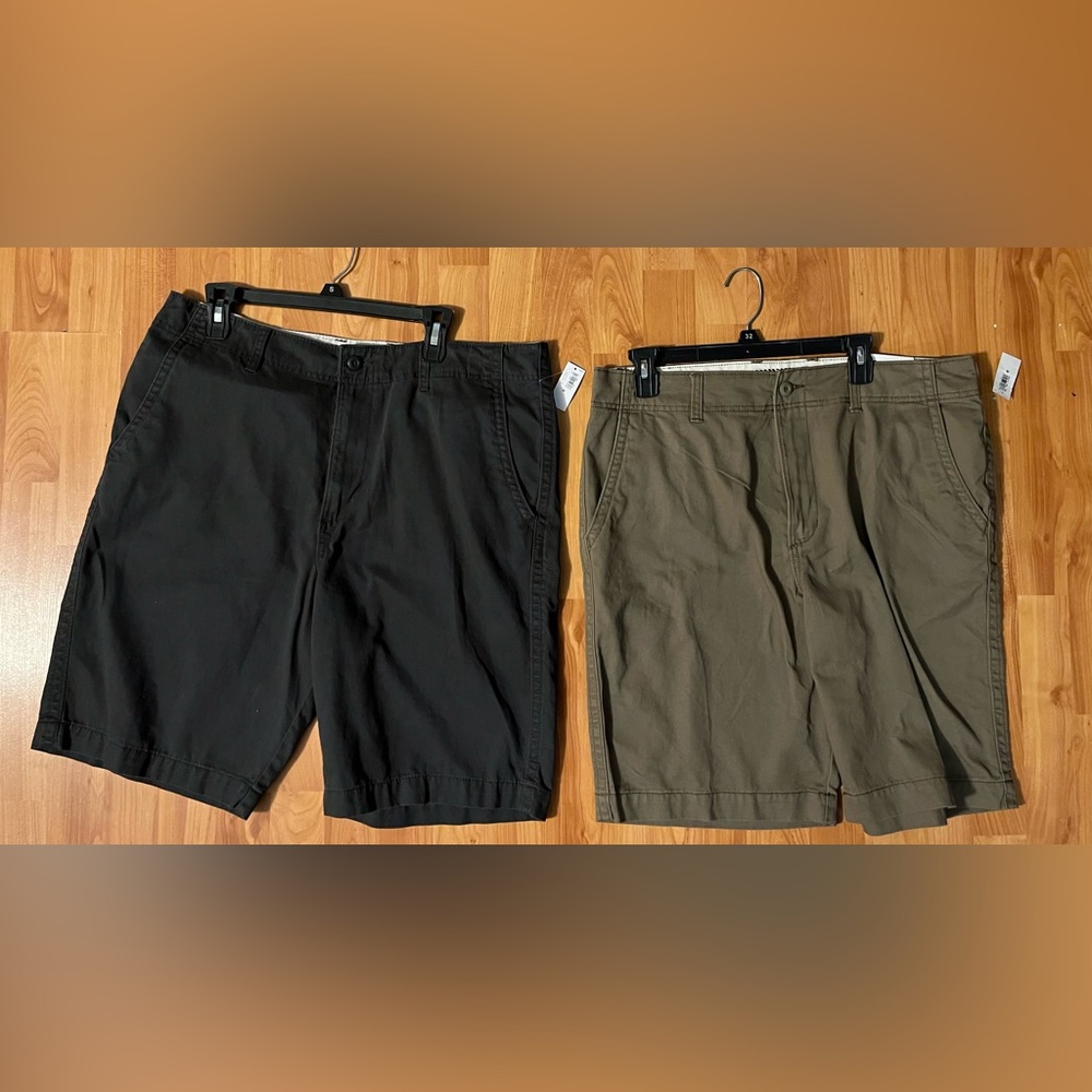 Men’s Old Navy Chino Flat Front Shorts NWT 2Pairs Sz 36 Dark Gray & Olive Green